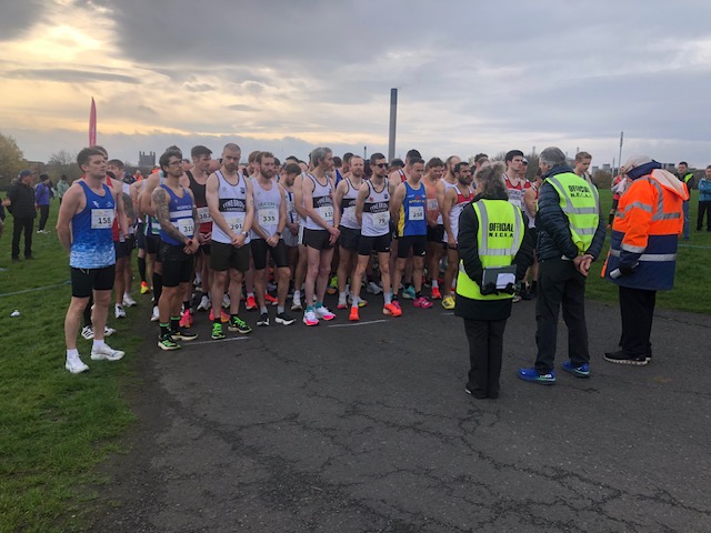 Heaton Memorial 10k Runners observe 2 minutes silence for Remembrance Day